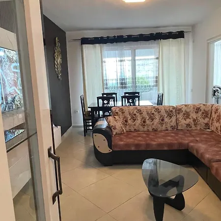Emi * Sarandë